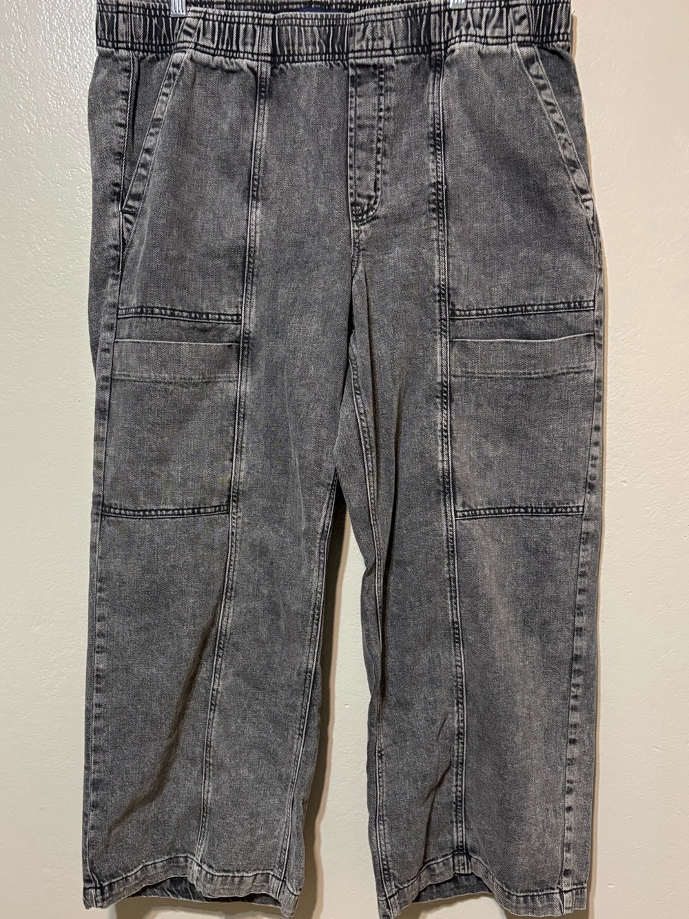 GAP Denim High Rise/Wide Leg Black Washed Cargo Style Jeans Size XL - Picture 1 of 16